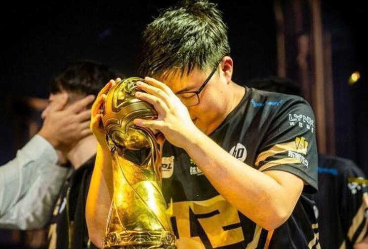 職業(yè)選手早期ID盤點，小虎的最中二，uzi原來的名字很長